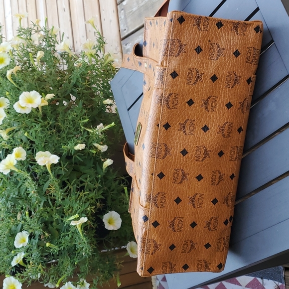 💥💥SOLD💥💥MCM TOTE BAG - Picture 12 of 16